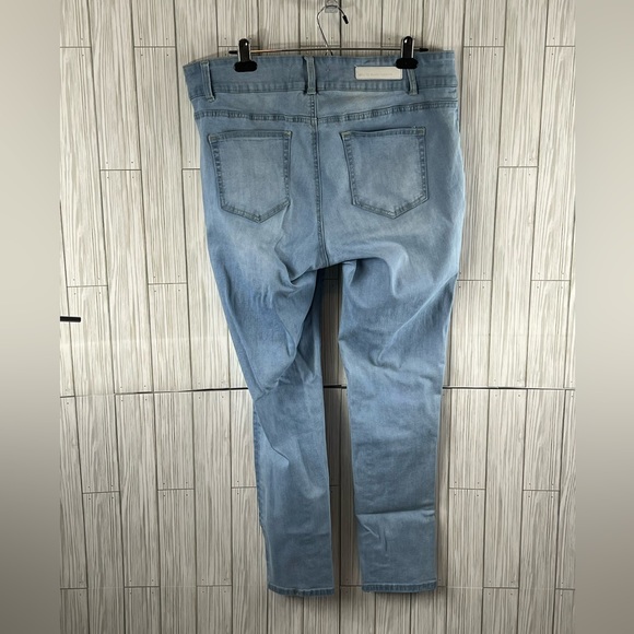 White Mark Denim Jeans - Picture 2 of 8